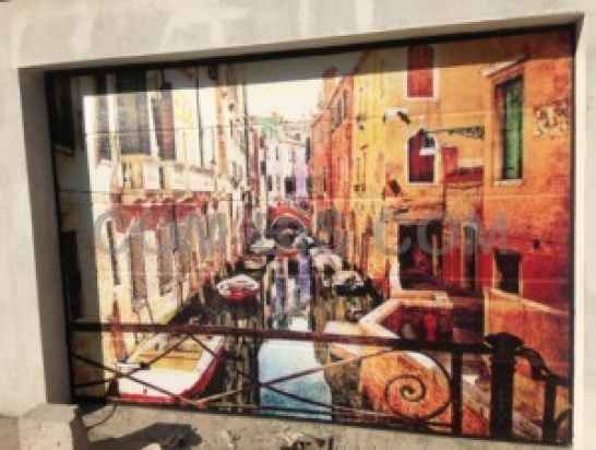 Печать на гаражных воротах ролетного типа