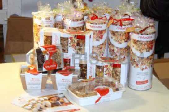 Черемуховая гранола с ежевикой 