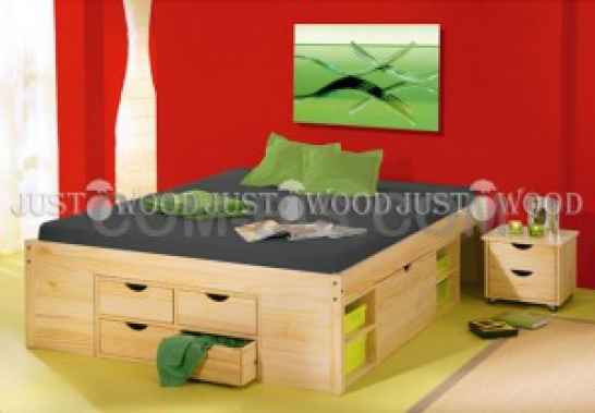 Двуспальная деревянная кровать 