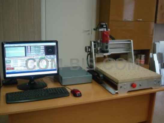 Фрезерно-гравировальный настольный ЧПУ станок Trace Magic