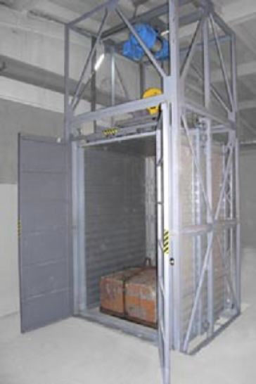 Шахтный грузовой подъемник 