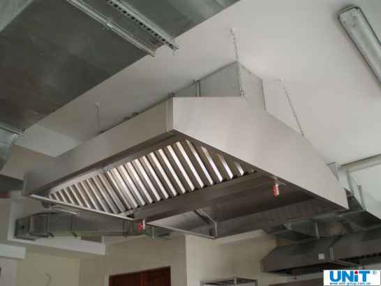 Зонт вытяжной вентиляции пристенный  из нержавеющей стали