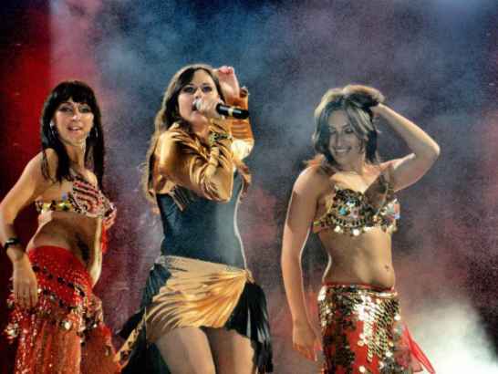 Выступление  экзотической певицы Maйи