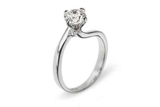 Кольцо c бриллиантом, 