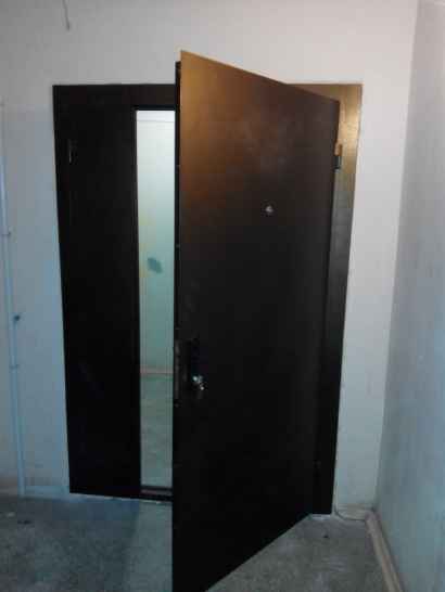 Металлическая тамбурная дверь