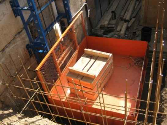 Подъемник стационарный мачтовый