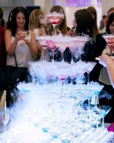 Горка из шампанского/Пирамида из шампанского