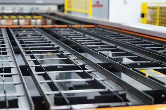 Автоматическая многоточечная машина кондукторного типа ZW-8