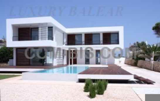 Вилла на первой линии в Менорке, Испания
