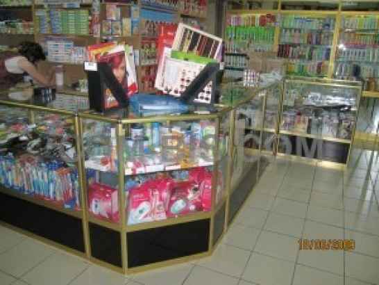 Витрина для магазина парфюмерии 