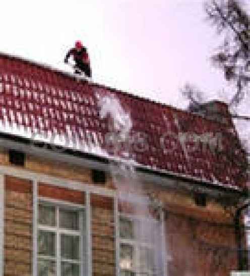 Очистка кровли от снега и наледи