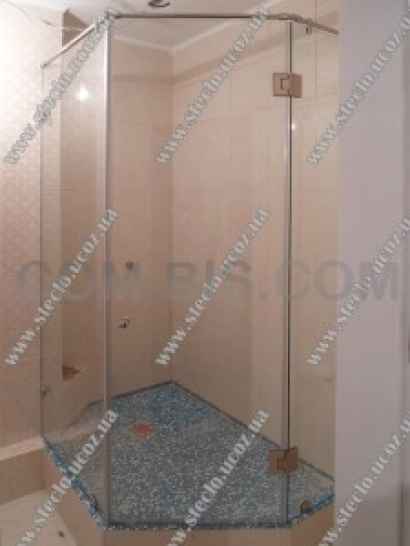 Стеклянные душевые кабины и уголки 